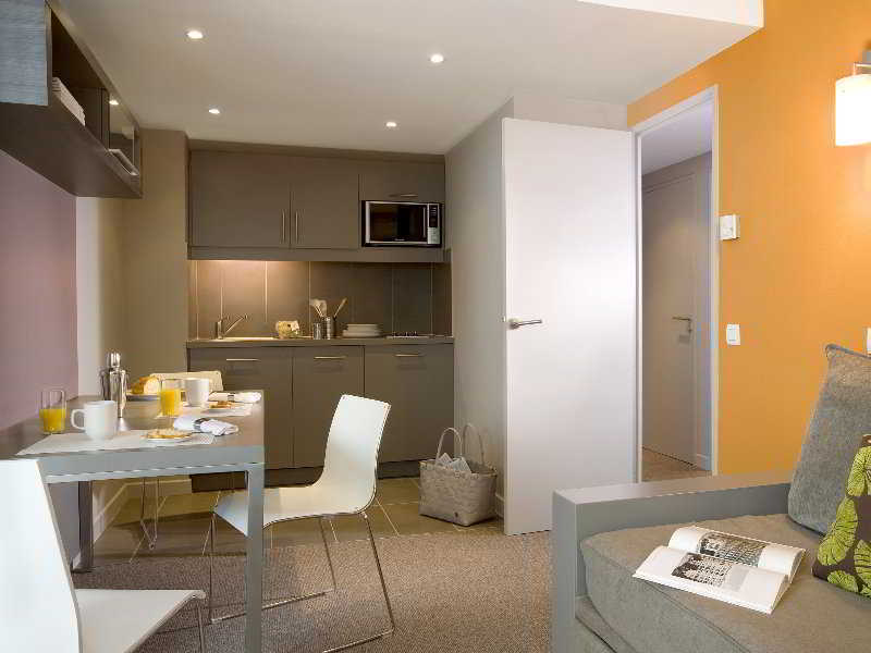 Aparthotel Adagio Vieux Port 4*