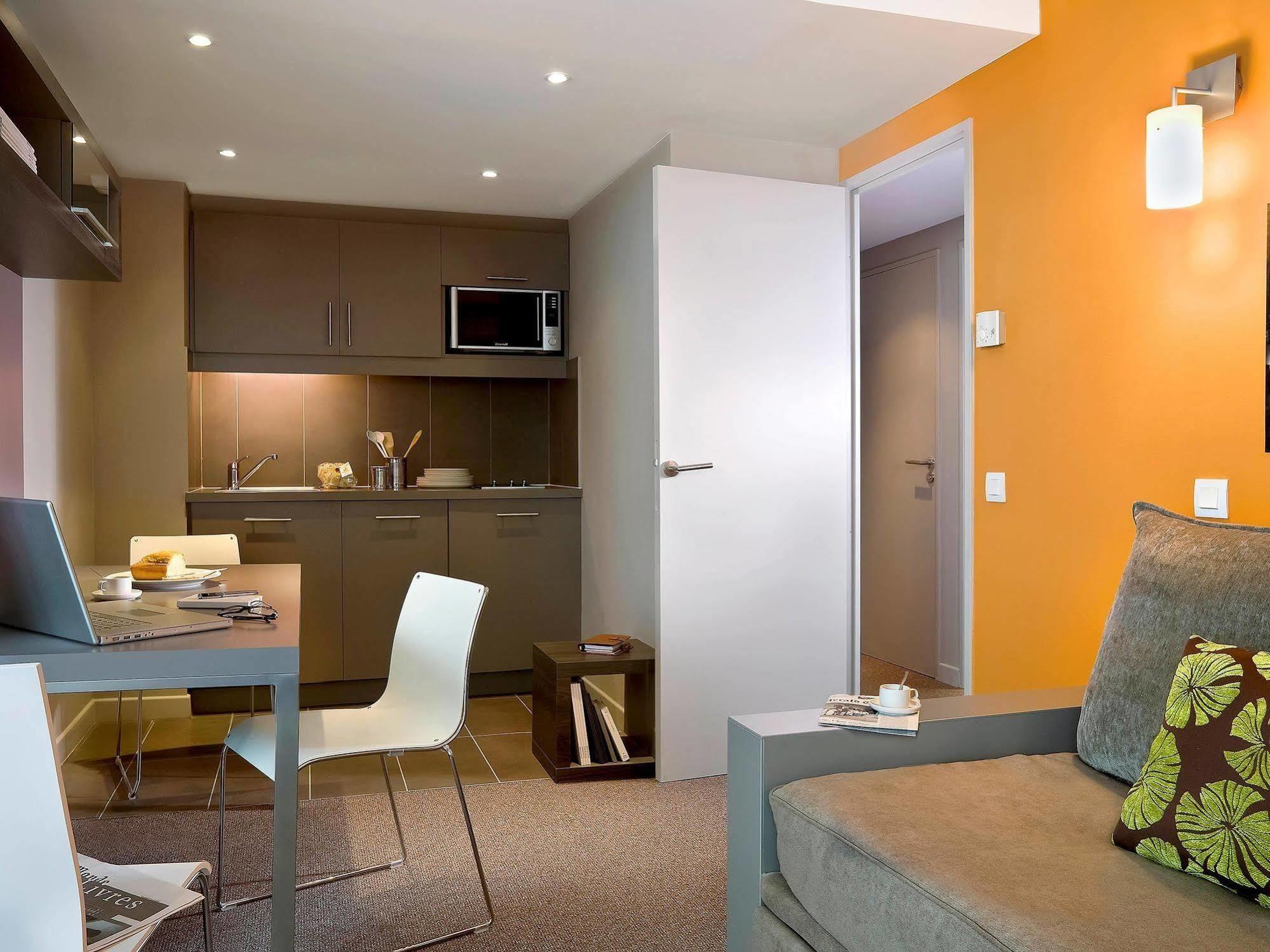 Adagio Vieux Port Aparthotel 4*